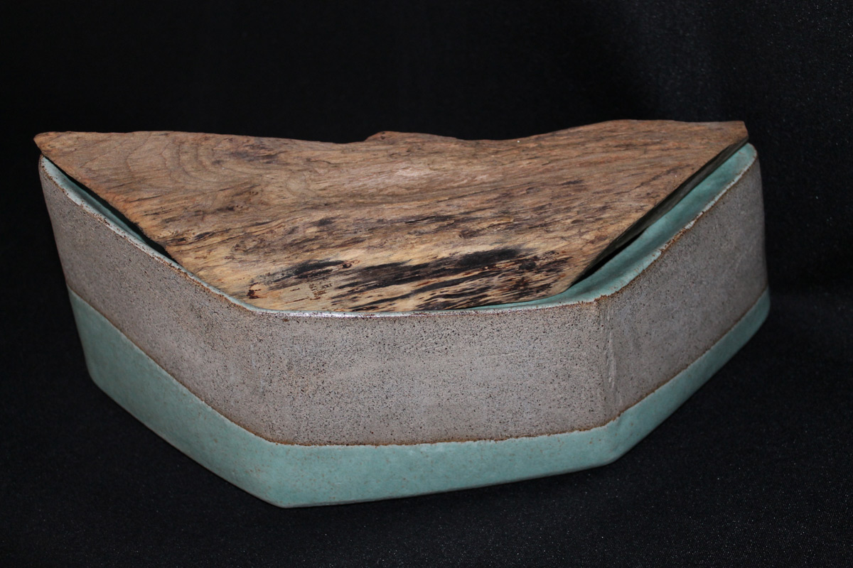 Stoneware Box With Driftwood Lid ’Green Boat’